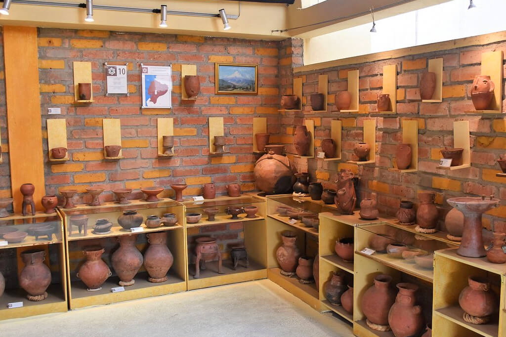 Museo de las Culturas Aborigenes, Calle Larga, Cuenca, Ecuador