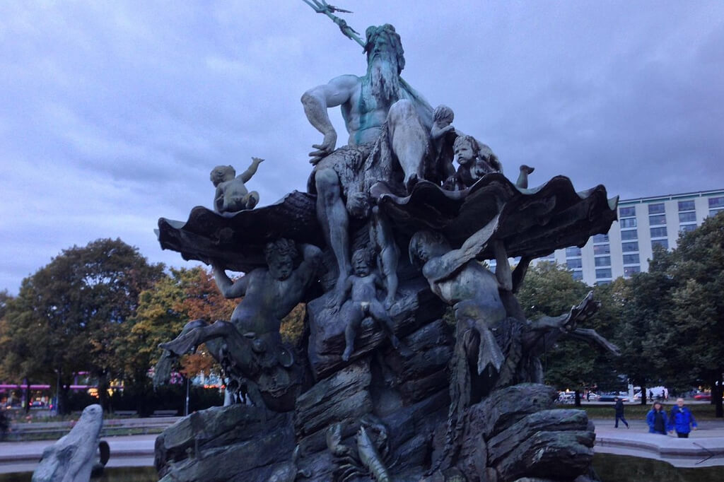 Alexanderplatz statue